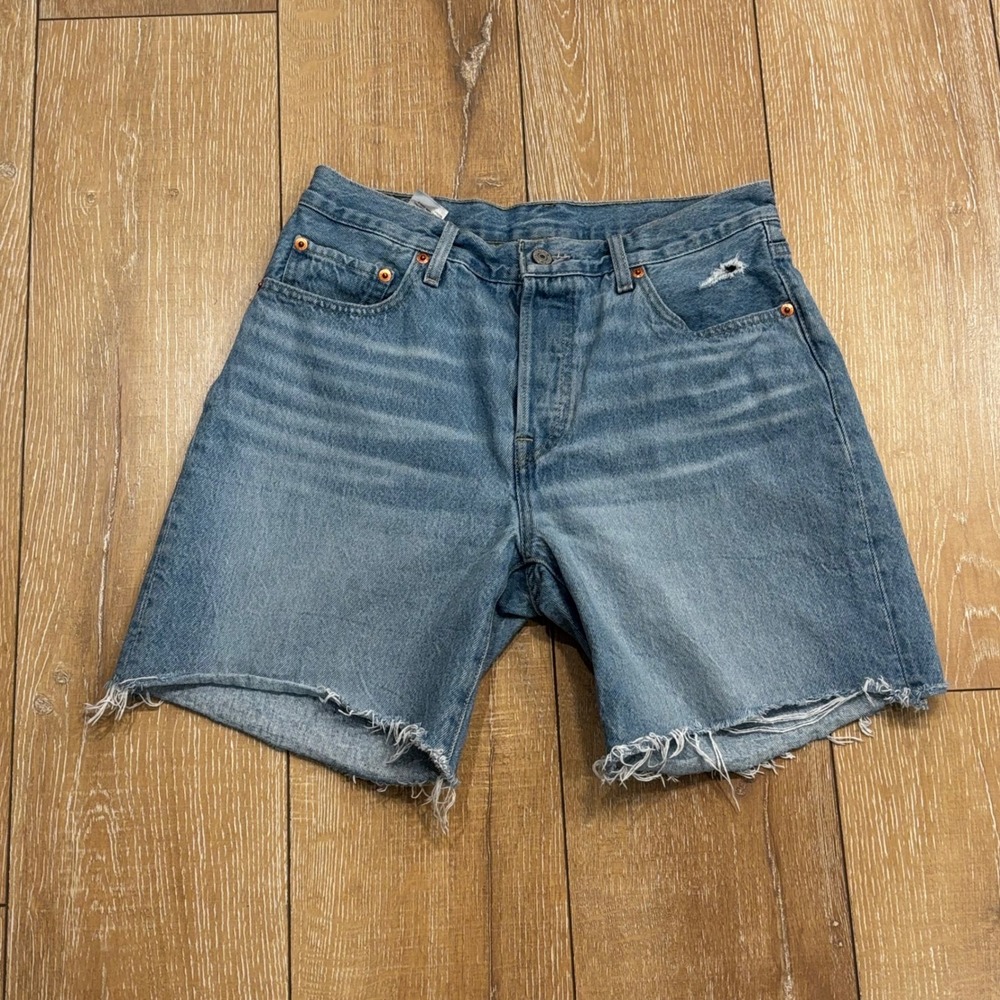 Levis 501 90s High Rise Cut Off Denim Shorts Light Wash Blue W28